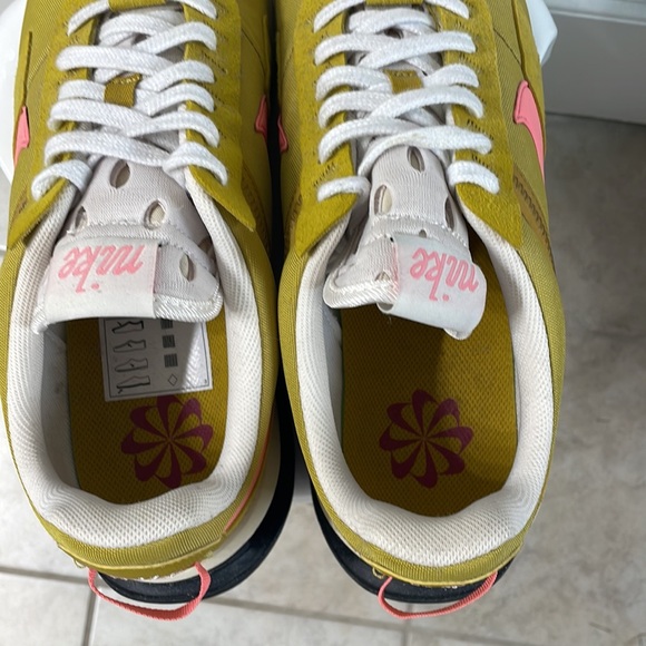 (WMNS) Nike Air Max Pre-Day LX 'Dark Citron Pink Gaze' size 12 mens 10.5 - Picture 5 of 9